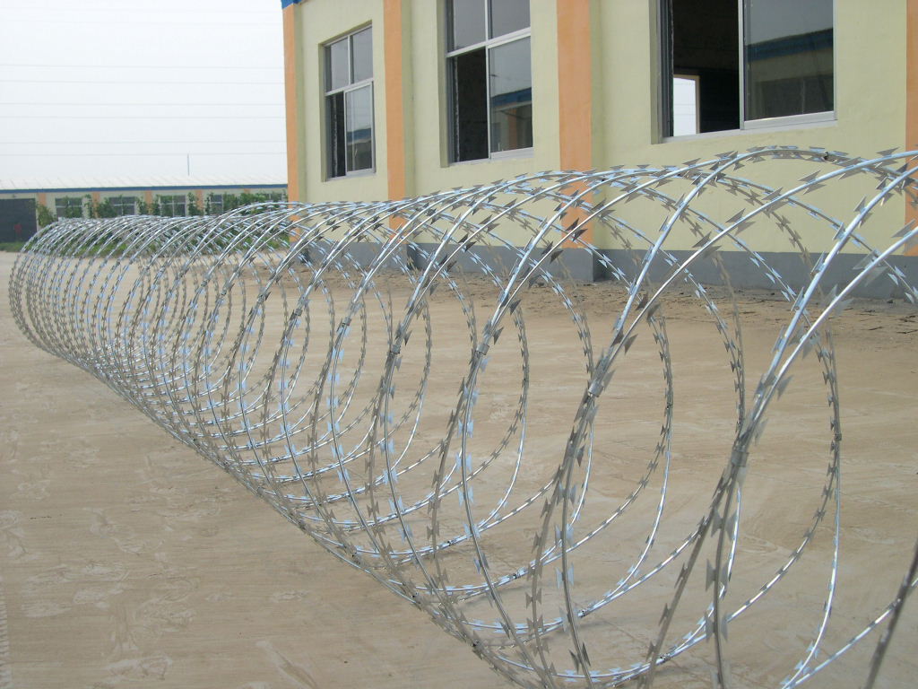 Concertina-Razor-Wire-Mesh-BTO-30-.jpg