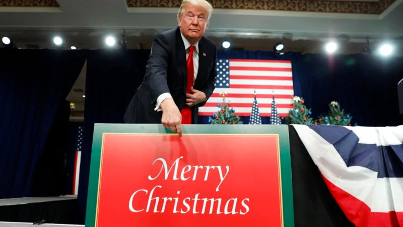 christmassigntrump.jpg